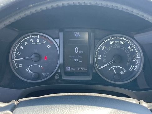 Used 2019 Toyota Tacoma TRD Off-Road w/ Technology Package image 11