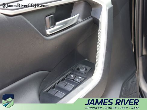 Used 2025 Toyota RAV4 XLE AWD/4WD image 21