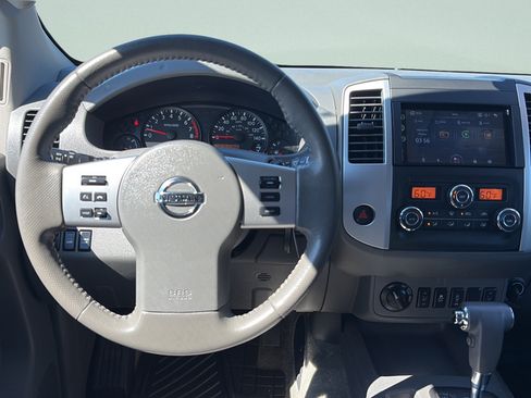 Used 2017 Nissan Frontier SV w/ SV Value Truck Package AWD/4WD image 13