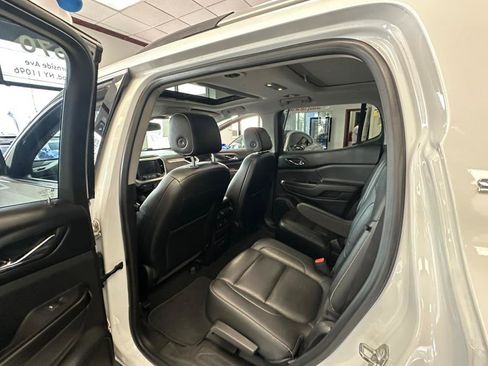 Used 2018 GMC Acadia SLT image 28