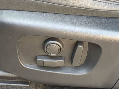 Used 2025 Land Rover Discovery Sport S image 18