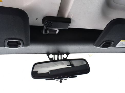 Used 2014 Jeep Wrangler Unlimited Sahara image 34