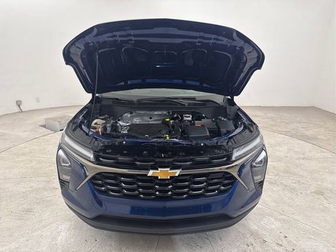 Used 2024 Chevrolet Trax LS w/ LS Convenience Package FWD image 13
