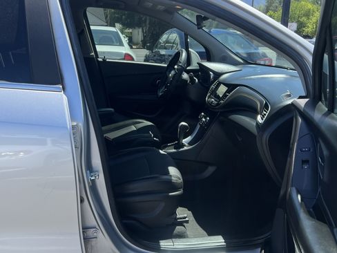 Used 2018 Chevrolet Trax LT w/ LT Convenience Package AWD/4WD image 10