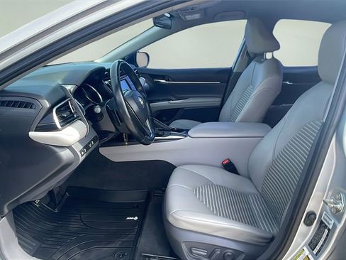 Used 2020 Toyota Camry SE image 18