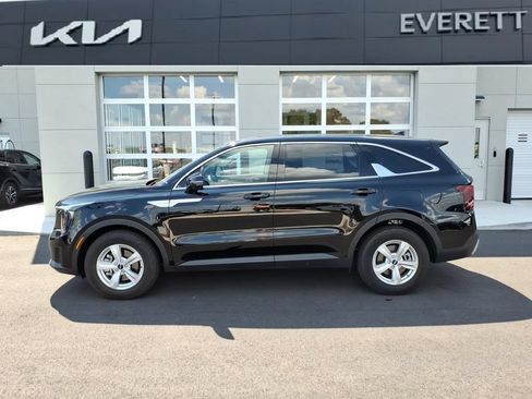 Certified 2026 Kia Sorento LX FWD image 4