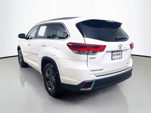 Certified 2019 Toyota Highlander Limited Platinum image 3