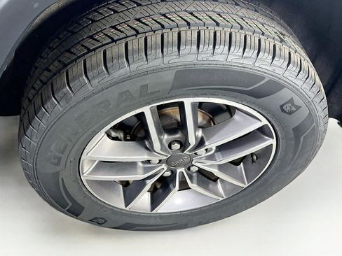 Used 2022 Jeep Grand Cherokee Limited image 30