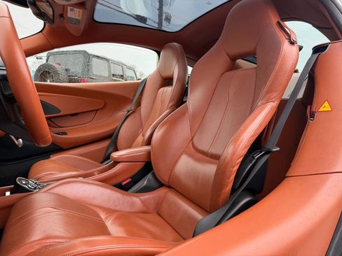 Used 2017 McLaren 570S image 25