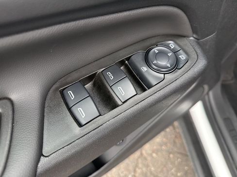 Used 2024 Chevrolet Equinox LT image 16