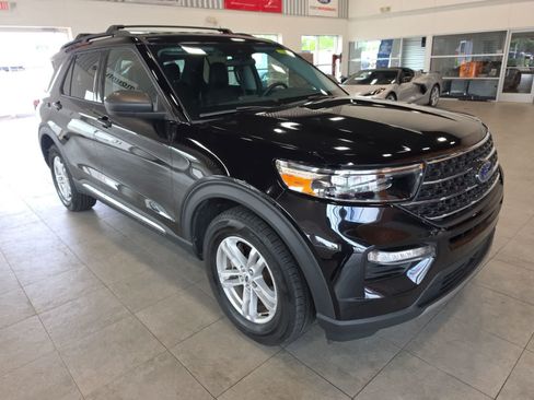 Used 2024 Ford Explorer XLT w/ Equipment Group 202A AWD/4WD image 5