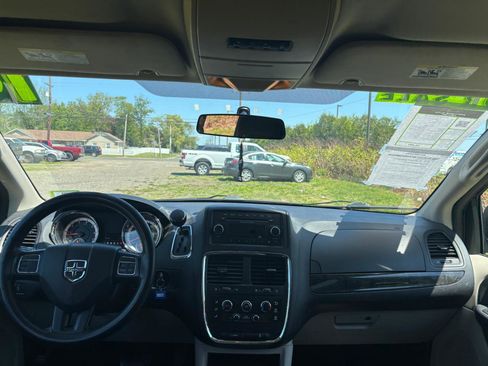 Used 2014 Dodge Grand Caravan SXT FWD image 9