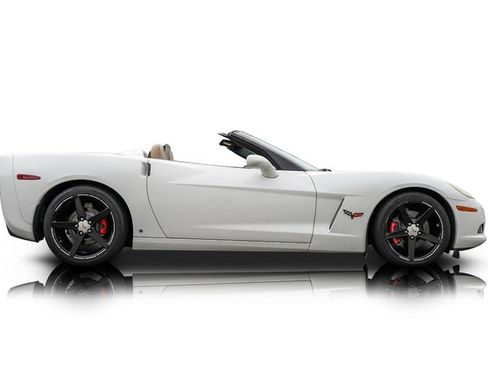 Used 2006 Chevrolet Corvette Convertible w/ Preferred Equipment Group RWD image 2