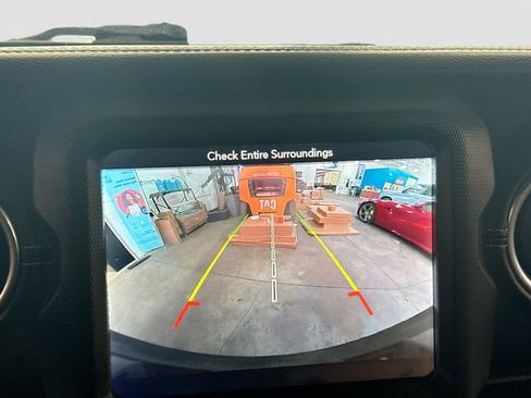 Used 2018 Jeep Wrangler Unlimited Sahara image 15