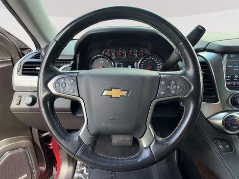 Used 2020 Chevrolet Suburban LT w/ Luxury Package AWD/4WD image 12