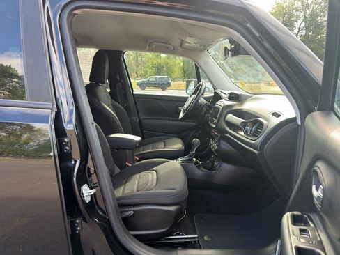 Used 2017 Jeep Renegade Altitude AWD/4WD image 14