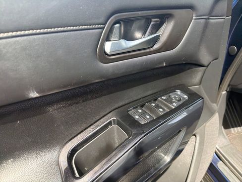 Used 2022 Nissan Pathfinder SV w/ SV Black Package FWD image 14