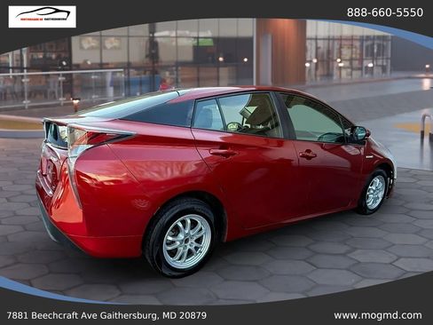 Used 2016 Toyota Prius Two FWD image 3