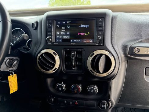 Used 2017 Jeep Wrangler Unlimited Sport w/ Quick Order Package 24S AWD/4WD image 21