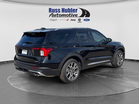 Used 2025 Ford Explorer Platinum w/ Ultimate Package AWD/4WD image 7