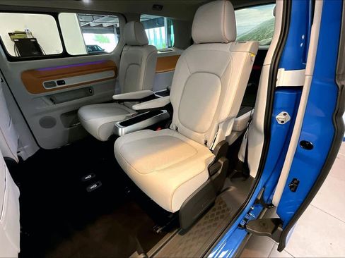 Used 2025 Volkswagen ID. Buzz 1st Edition image 20