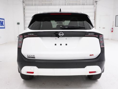 Used 2025 Nissan Kicks SR w/ SR Premium Package FWD image 6