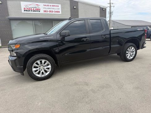 Used 2021 Chevrolet Silverado 1500 Custom AWD/4WD image 2