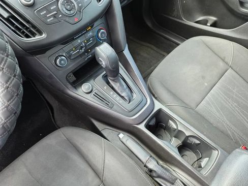 Used 2015 Ford Focus SE FWD image 26