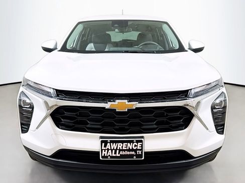 New 2026 Chevrolet Trax LS image 2