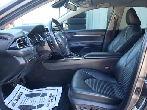 Used 2019 Toyota Camry SE w/ Carpet Mat Package image 44