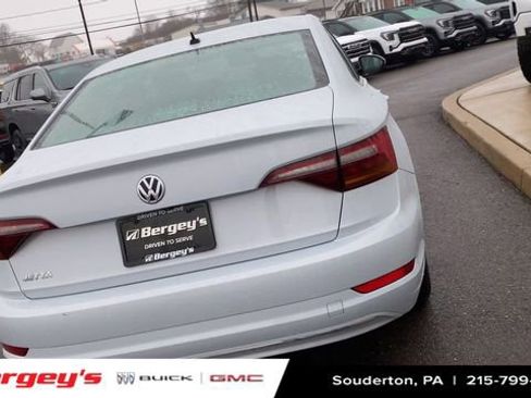 Used 2019 Volkswagen Jetta S w/ Driver Assistance Package image 9