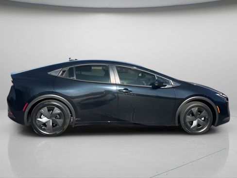 Used 2024 Toyota Prius LE image 3