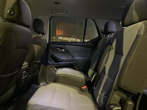 Used 2021 Chevrolet Traverse LT image 11