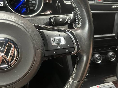 Used 2016 Volkswagen Golf R 4-Door AWD/4WD image 11