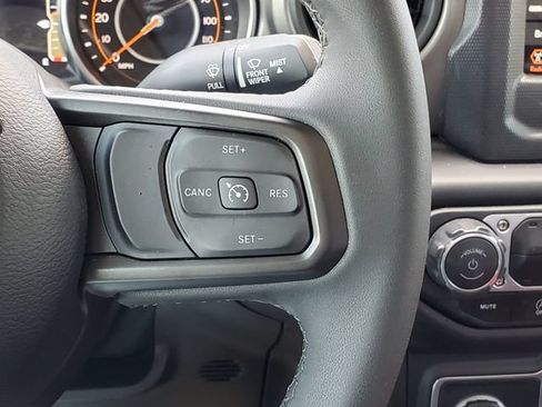 Used 2023 Jeep Gladiator Sport AWD/4WD image 12