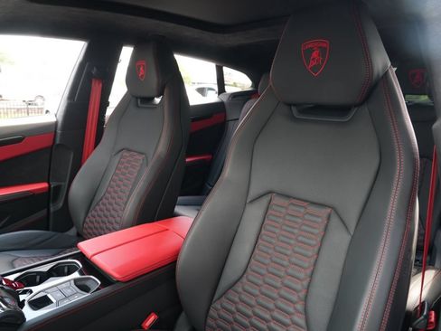Used 2022 Lamborghini Urus AWD/4WD image 37