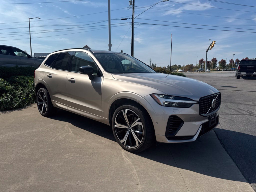 Used 2025 Volvo XC60 T8 Ultra w/ Protection Package Premier AWD/4WD image 3