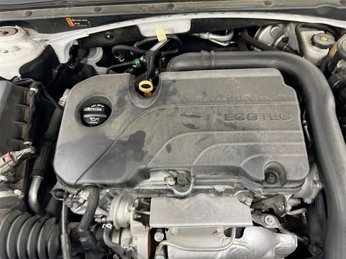 Used 2018 Chevrolet Malibu LT w/ Leather Package image 24