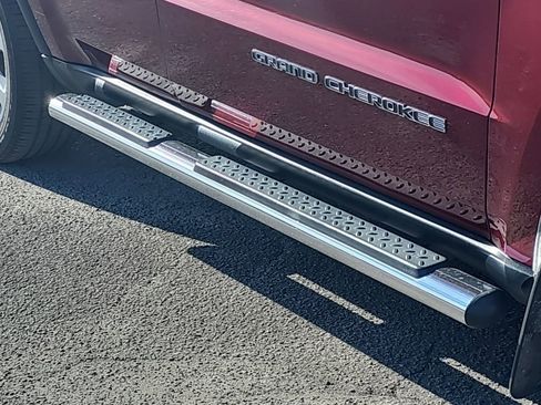 Used 2017 Jeep Grand Cherokee Limited w/ Luxury Group II image 30