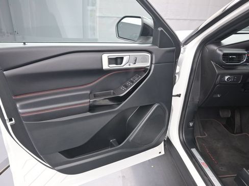 Used 2022 Ford Explorer ST-Line RWD image 18