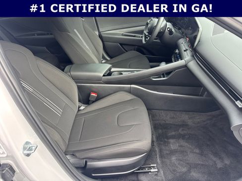 Certified 2025 Hyundai Elantra SEL image 13