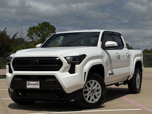 Used 2024 Toyota Tacoma SR5 AWD/4WD image 2