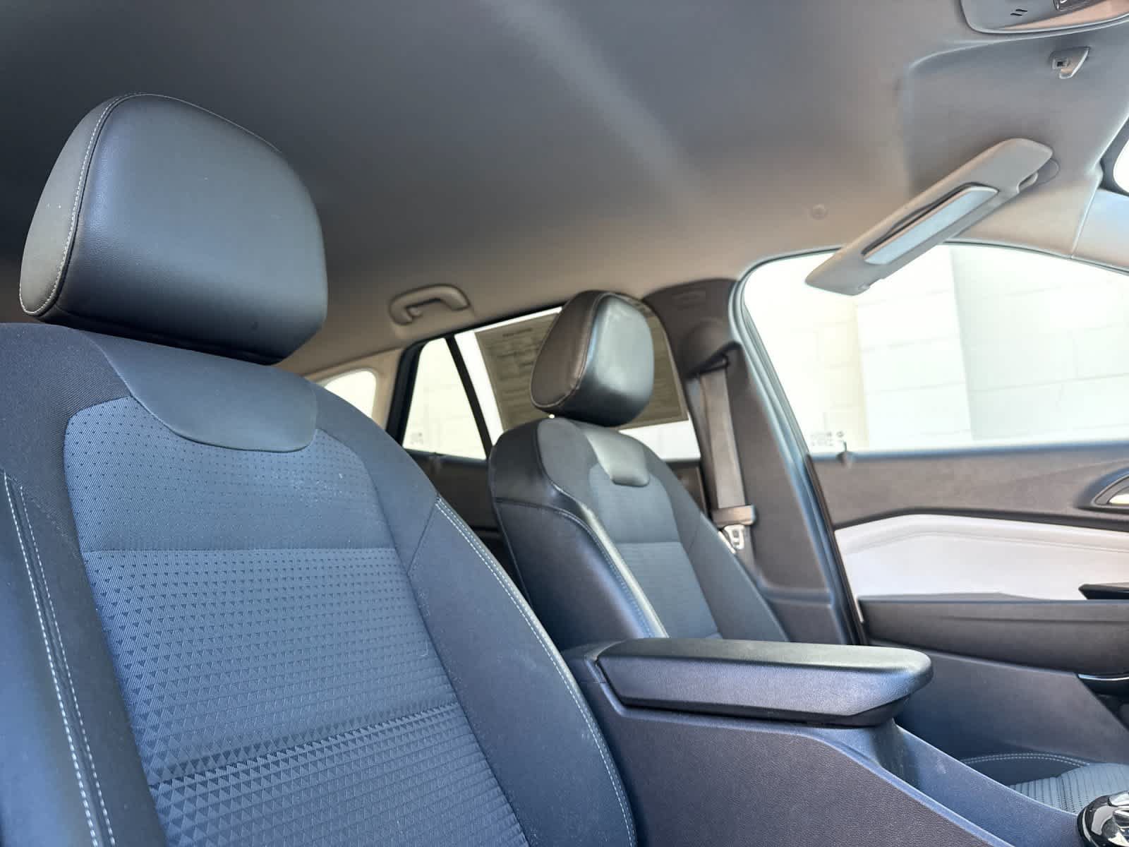 Used 2024 Chevrolet Trax LT w/ LT Convenience Package FWD image 17