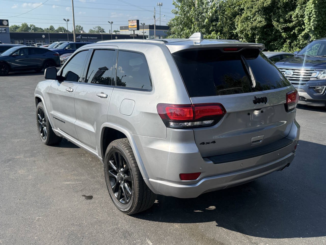 Used 2020 Jeep Grand Cherokee Altitude AWD/4WD image 3