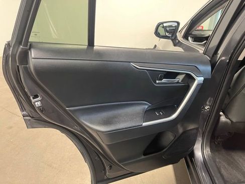Used 2020 Toyota RAV4 XLE w/ Convenience Package image 19