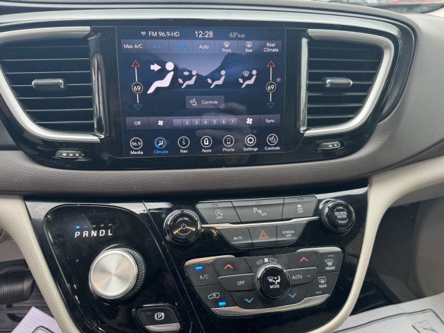 Used 2020 Chrysler Pacifica Touring-L Plus FWD image 16