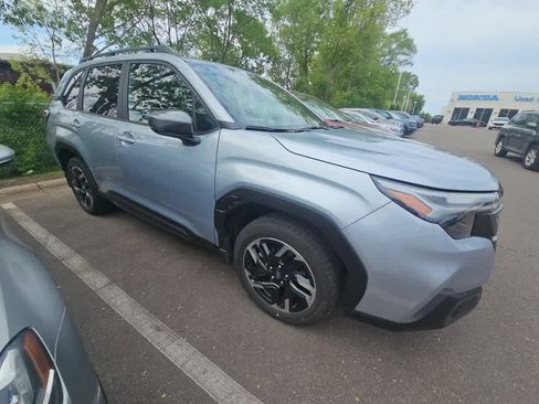 Used 2025 Subaru Forester Limited w/ Popular Package #2 AWD/4WD image 3