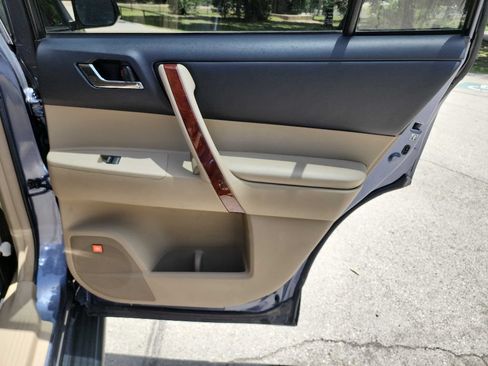 Used 2013 Toyota Highlander Limited AWD/4WD image 31
