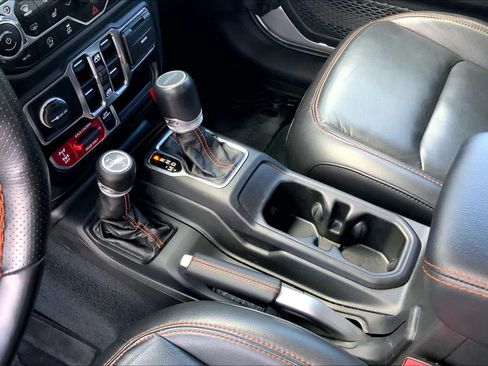Used 2022 Jeep Gladiator Mojave w/ Cold Weather Group AWD/4WD image 16