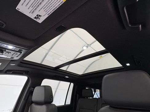 Used 2024 Chevrolet Suburban Z71 w/ Luxury Package image 45